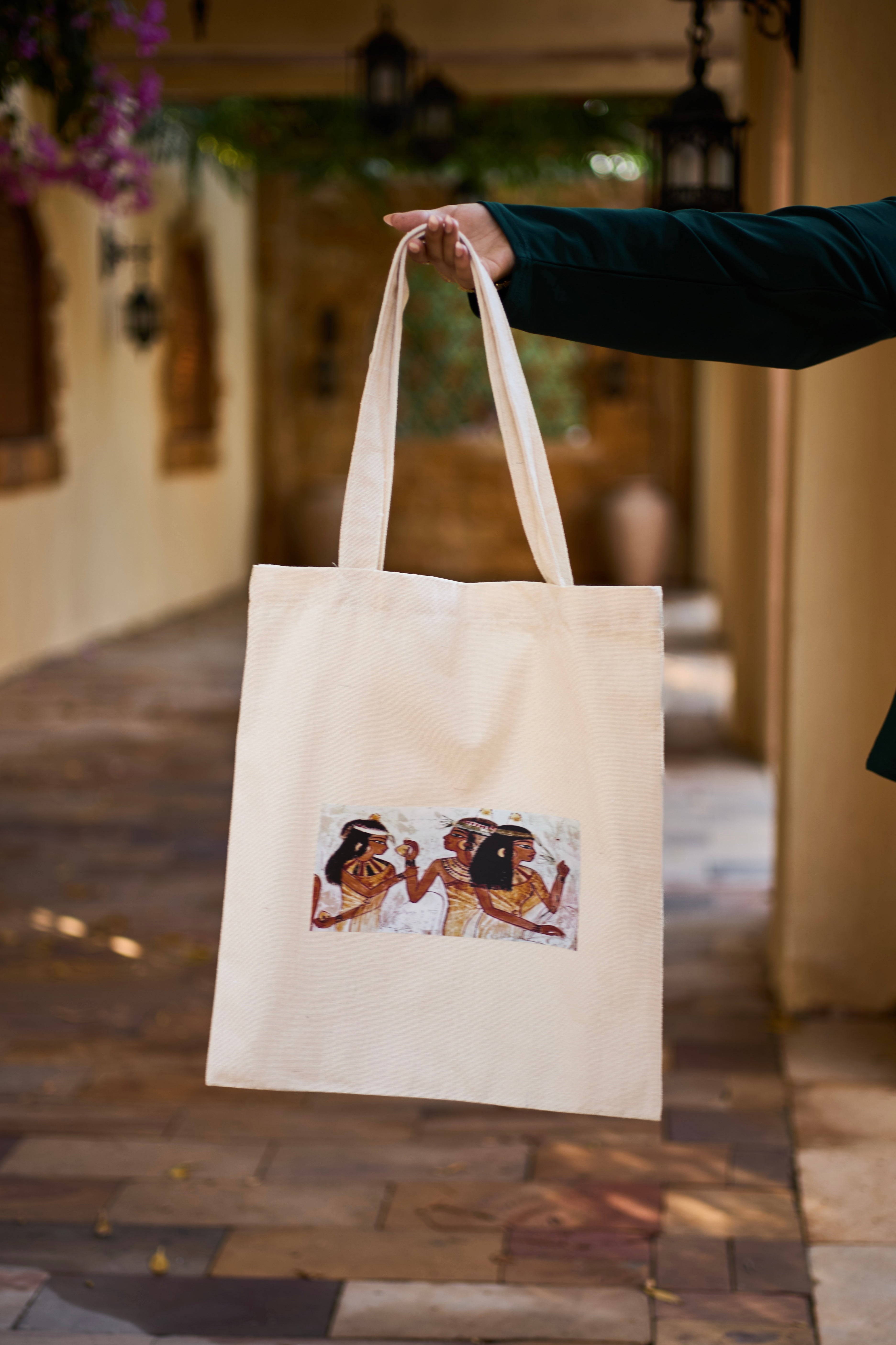 QUEENS TOTE BAG